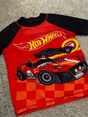 HOT WHEELS RASH GUARD 3-4 YEARS OLD